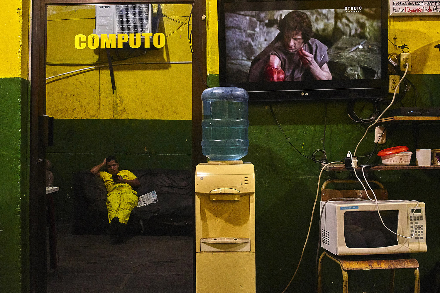 Rambo: First Blood plays muted on an old wall-mounted TV outside the dispatch office. The static humming of the radio equipment can be heard through the eerie silence of the El Bosque neighbourhood. As soon as it’s dark here people avoid venturing