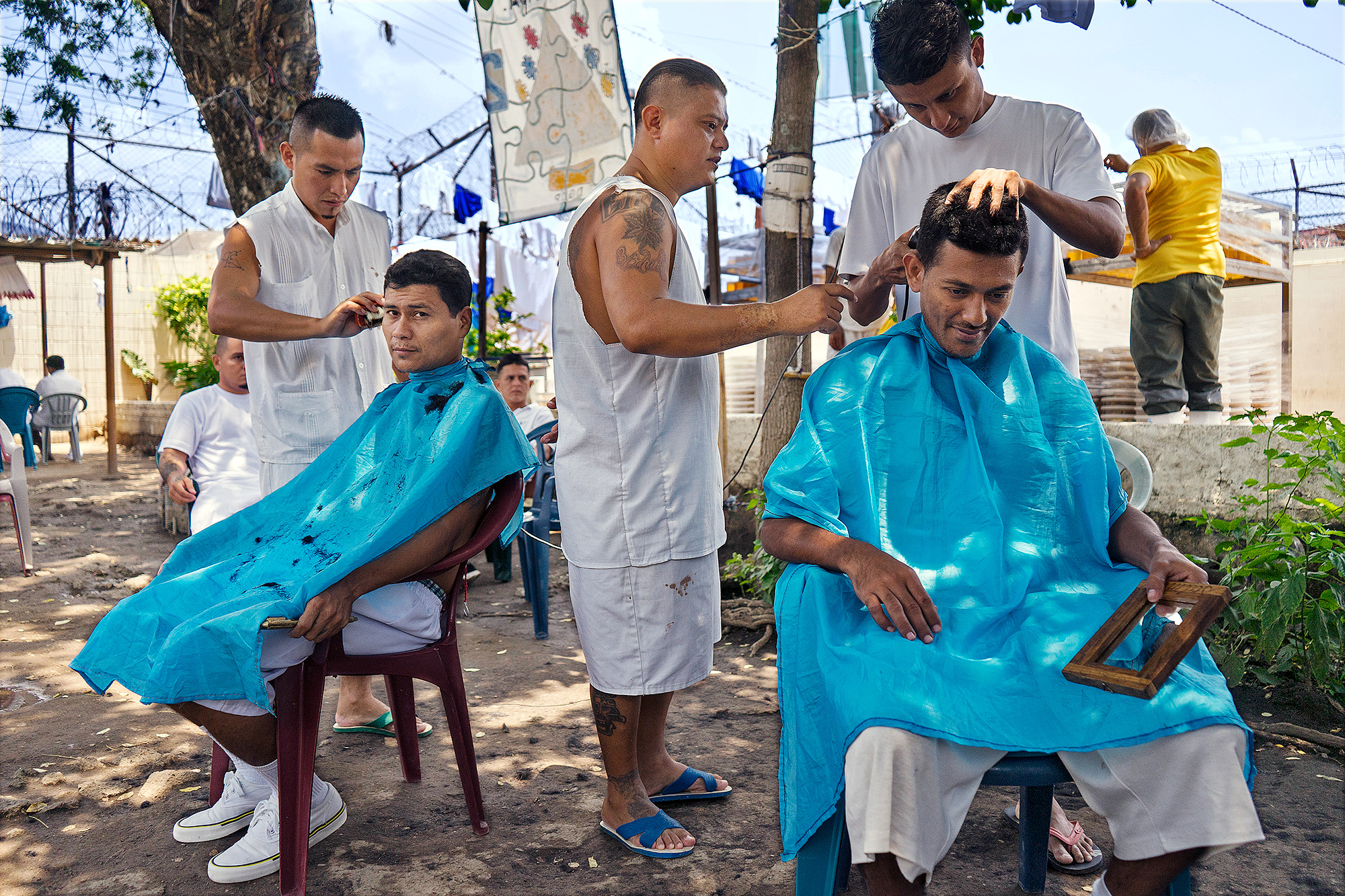 Ex MS-13 pandilleros learn barbering skills inside Apanteos Prison