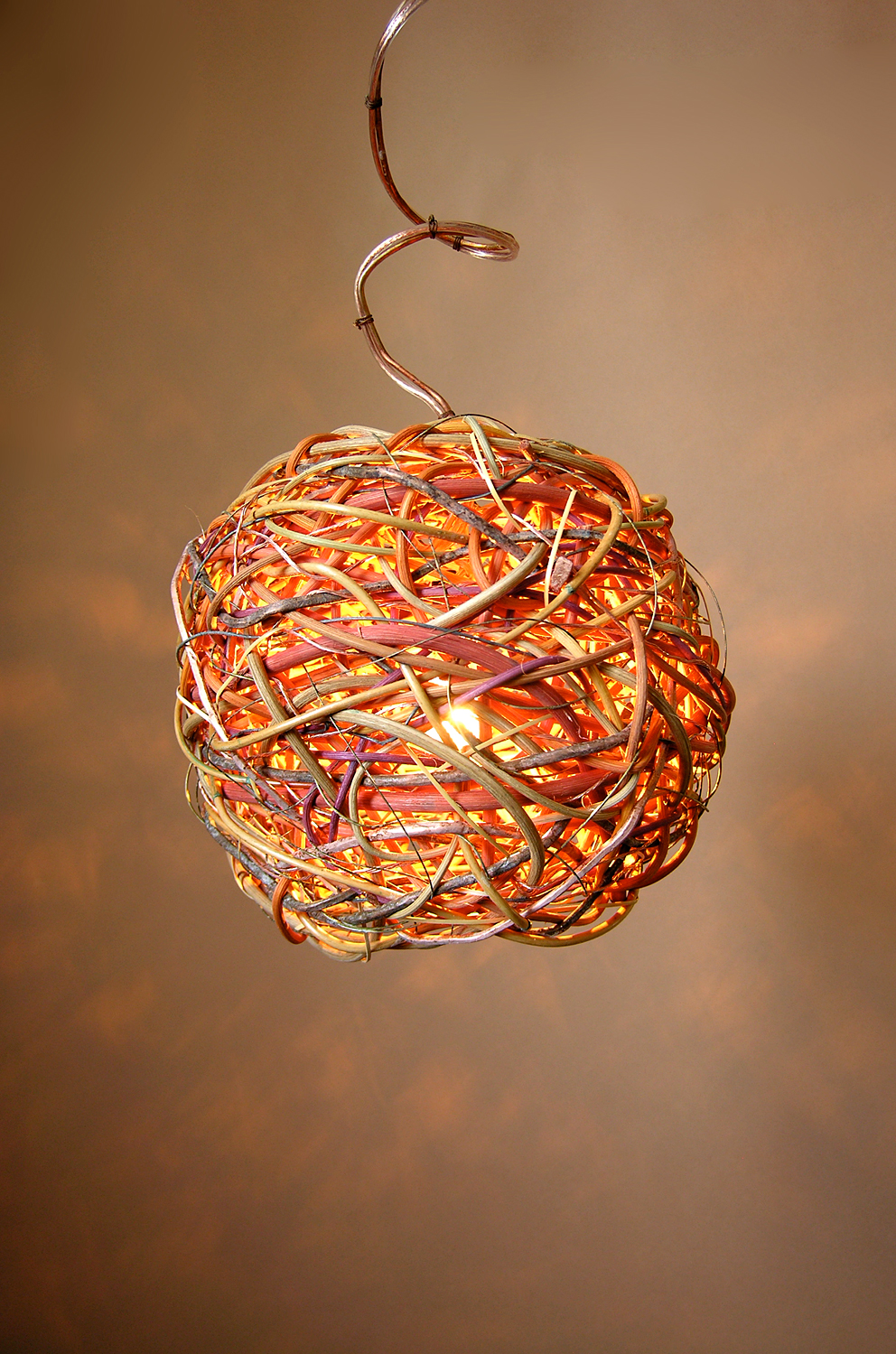  Round Twinkle Pendant&nbsp; Hand Dyed Reed  ​ 