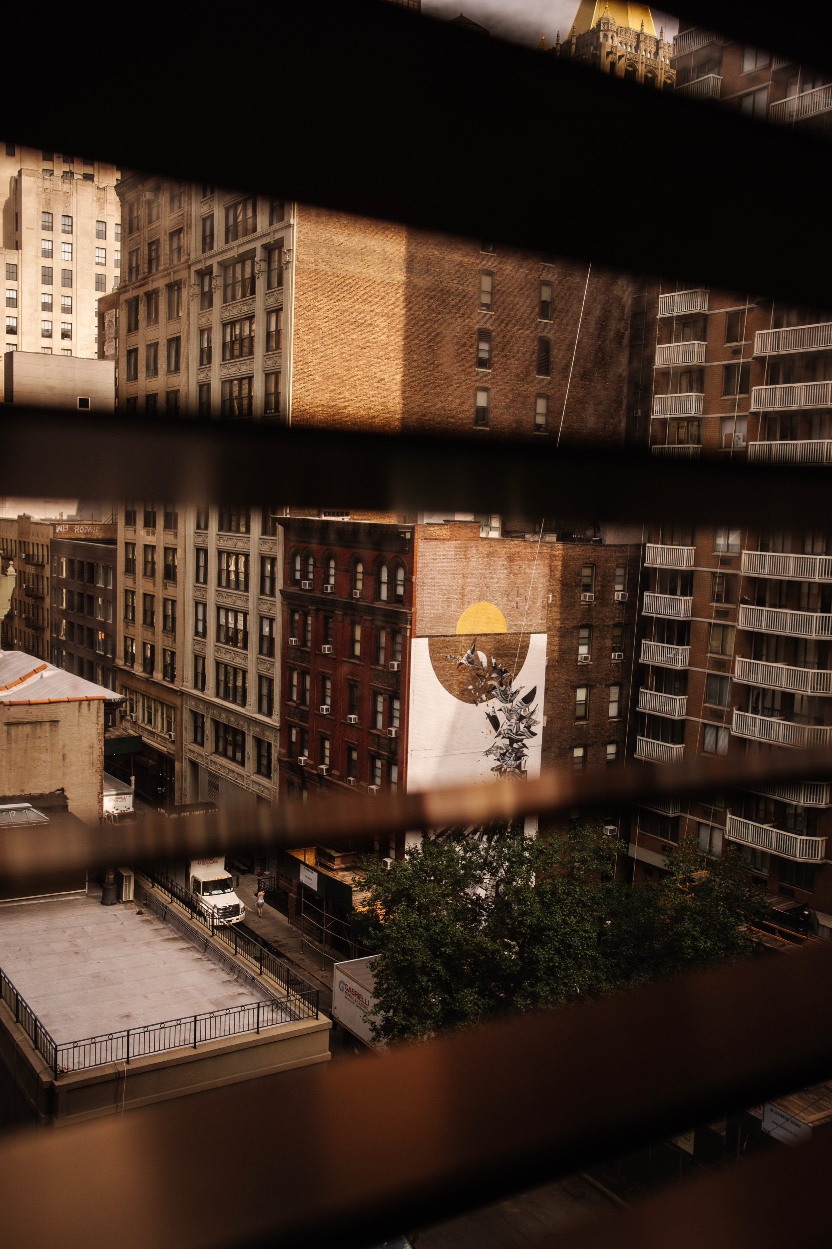 Peeking view