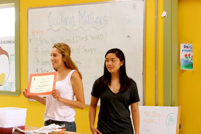 Summer Education Interns Teach Cooking Matters 