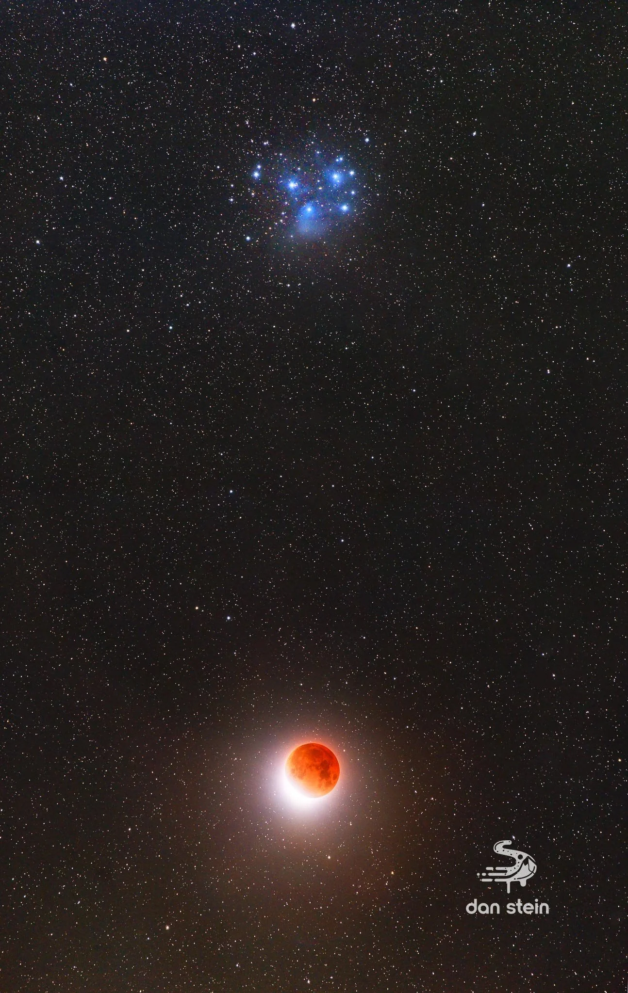 Pleiades Moon.jpg