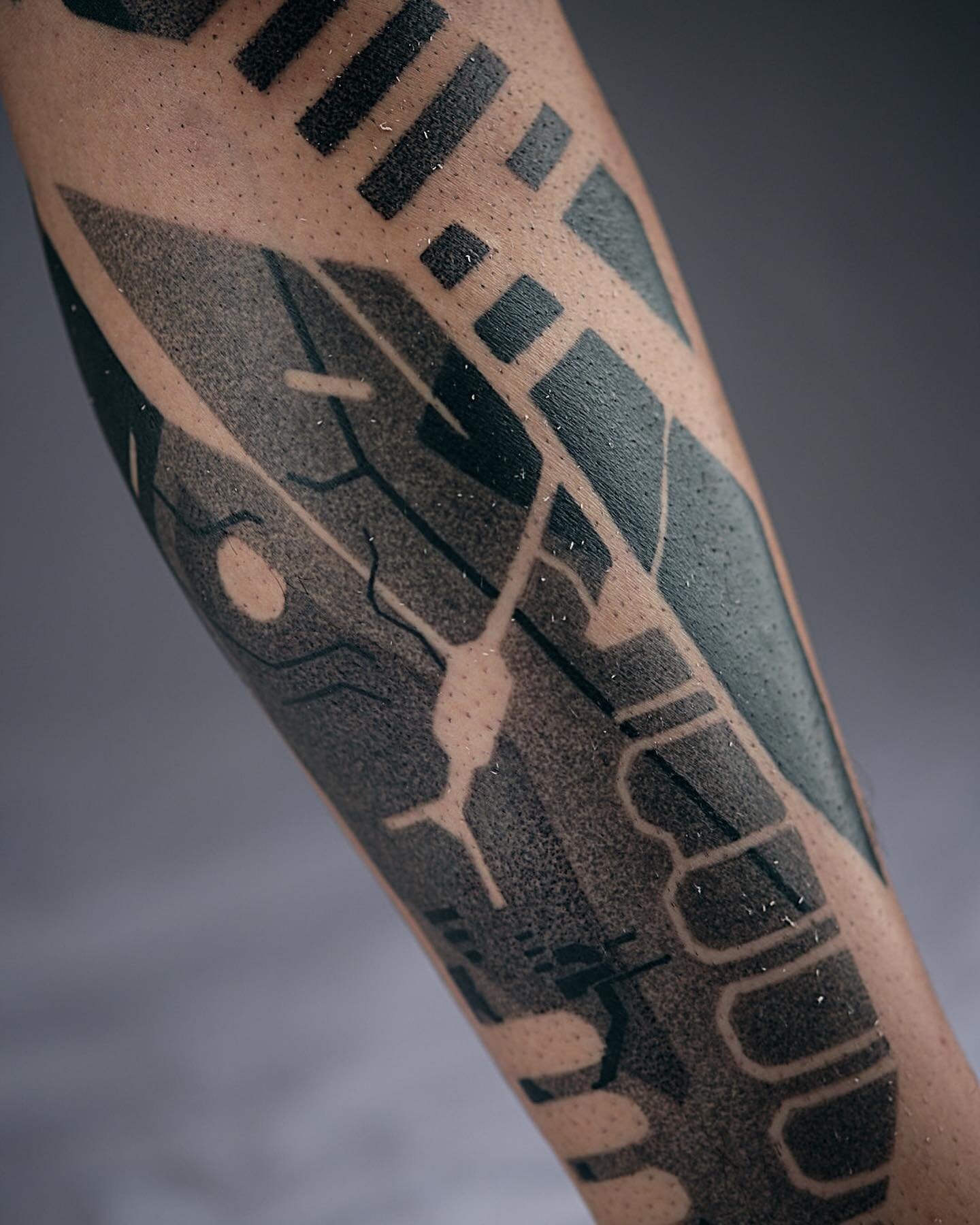 cyberpunk leg tattoo by jackthebloody_tattoo, italy. : r/Cyberpunk