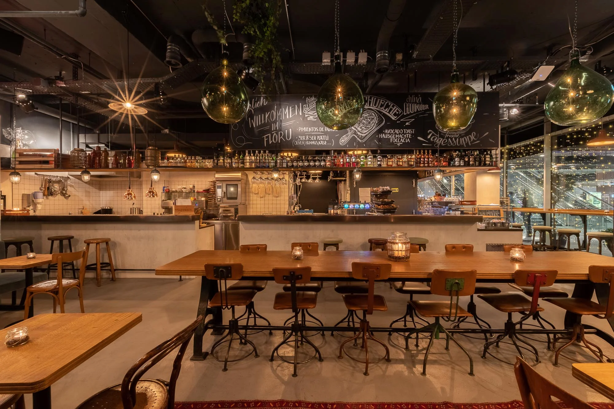Innenarchitekt_Restaurant_Innen & Architektur_Studer.jpg
