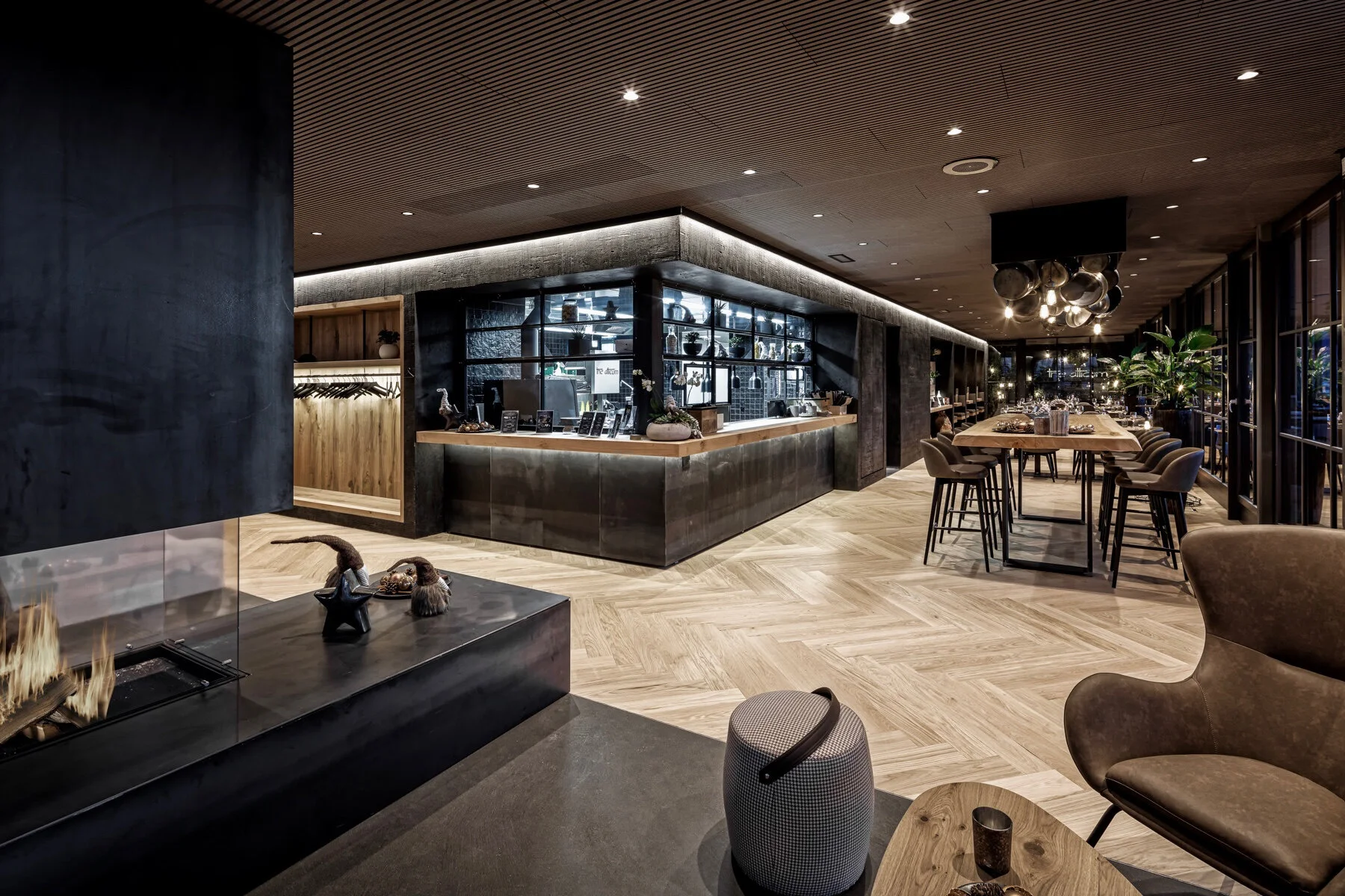 Florian Studer Innenarchitektur - Atticum Tübach-Cheminee-Design-Restaurant-16.jpg