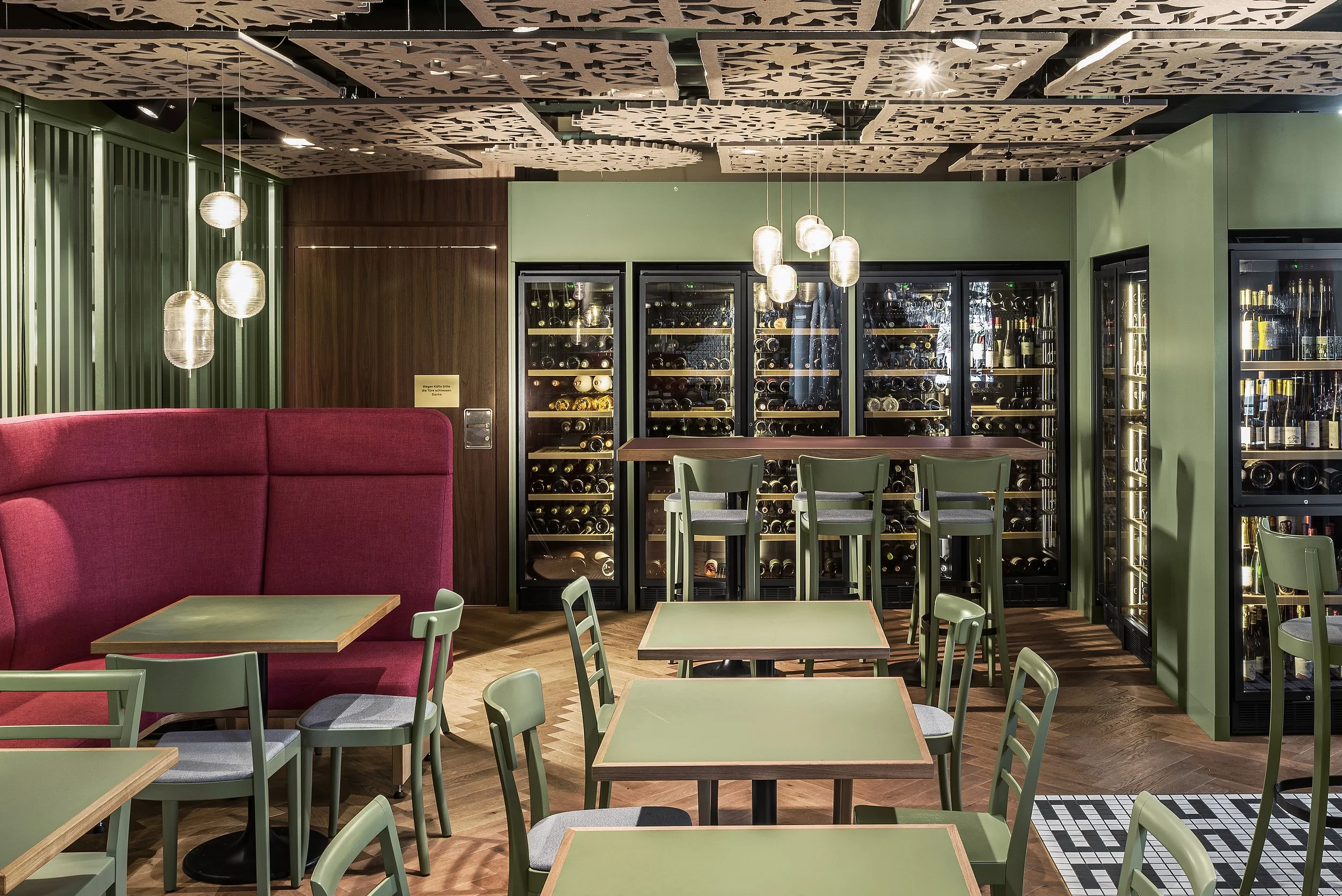 Florian_Studer_Innen_Architektur_Innearchitekt_Schweiz_Globus_Multertor_St_Gallen_Gastronomie_Restaurant_Gaulmilau_Sternenküche_Tobias_Funke_4.jpg