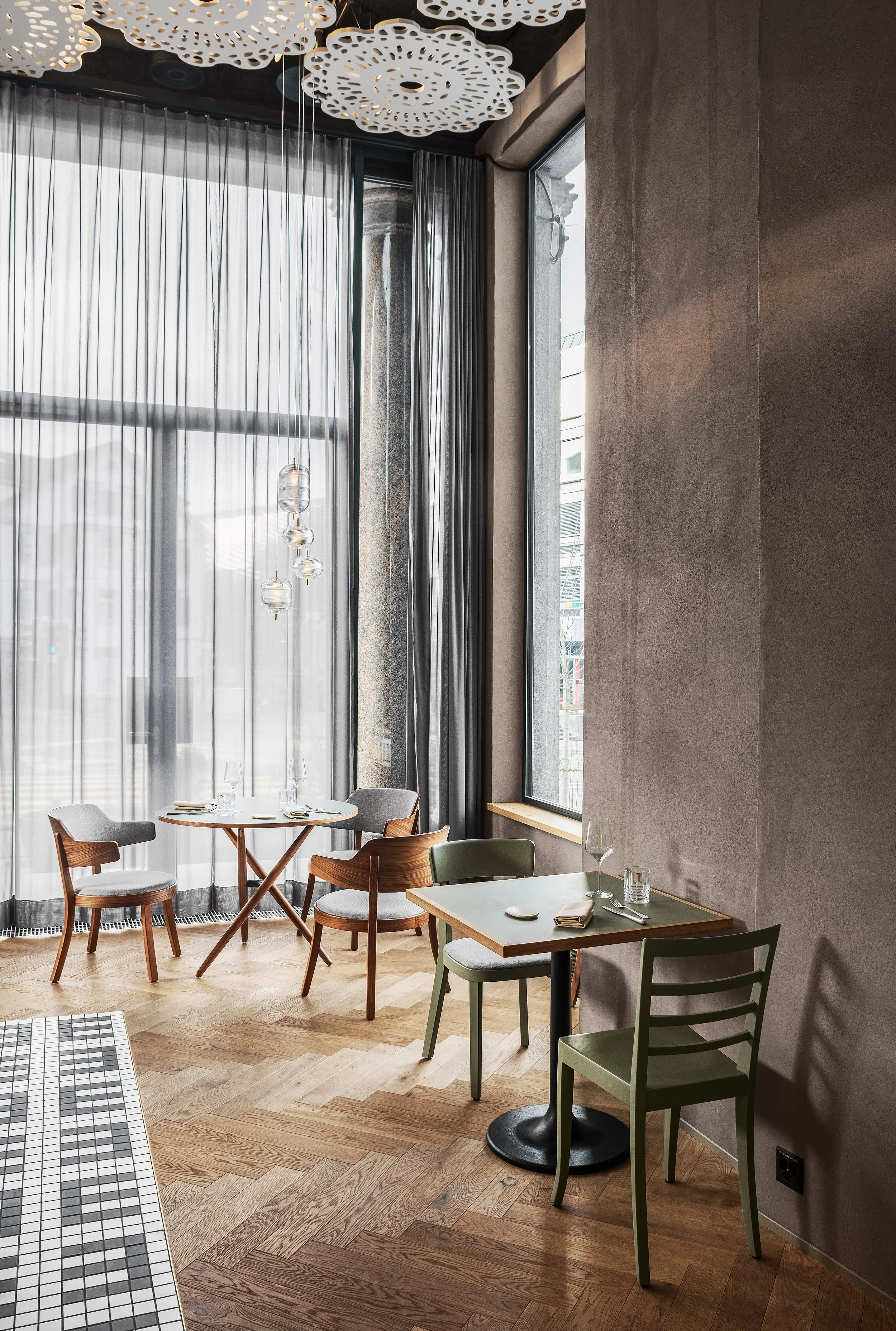 Florian_Studer_Innen_Architektur_Innearchitekt_Schweiz_Globus_Multertor_St_Gallen_Gastronomie_Restaurant_Gaulmilau_Sternenküche_Tobias_Funke_6.jpg