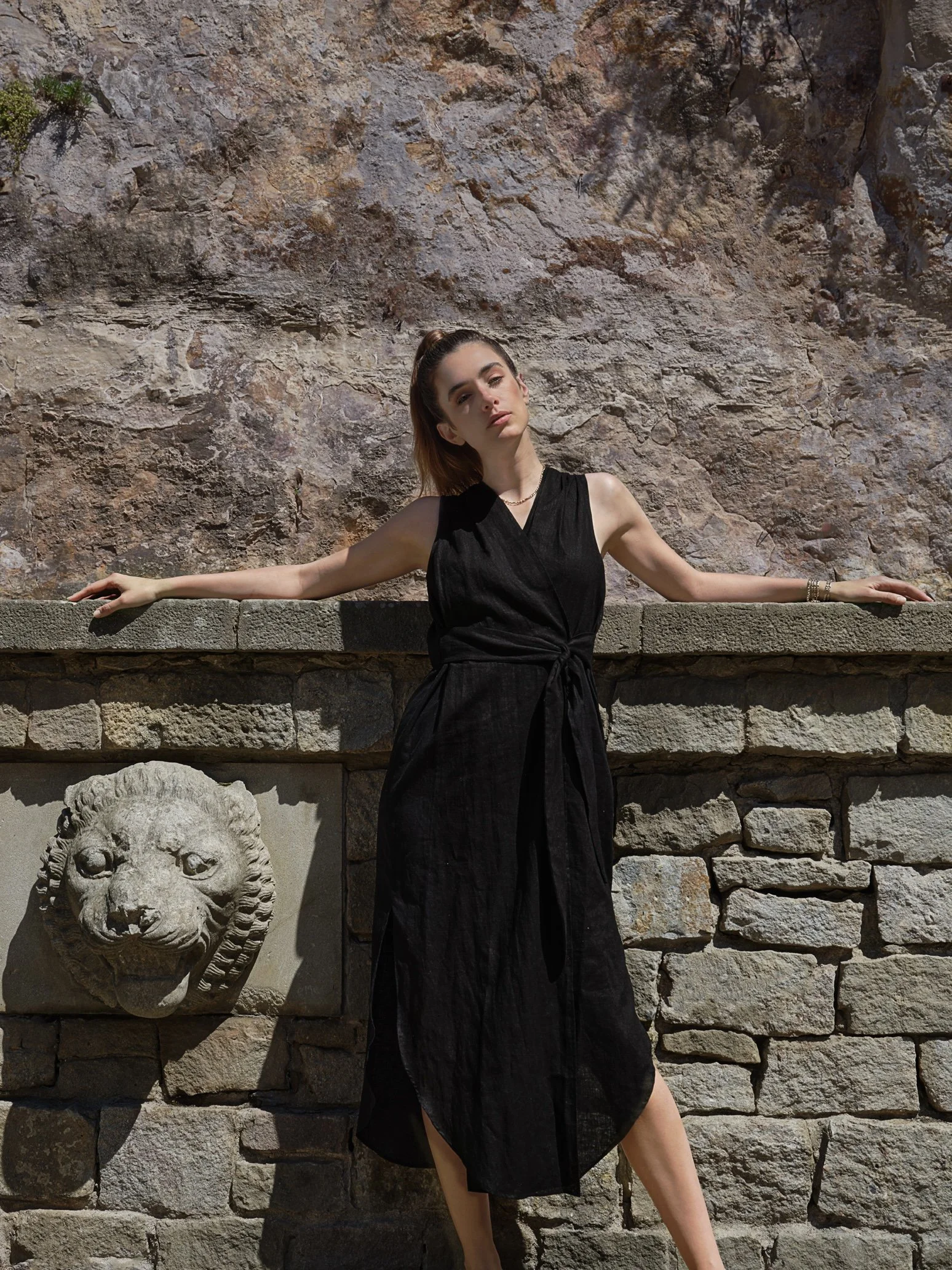 710_wrap_black_1_CECILIA_SORENSEN_gots_certified_organic_linen.zoom.jpg