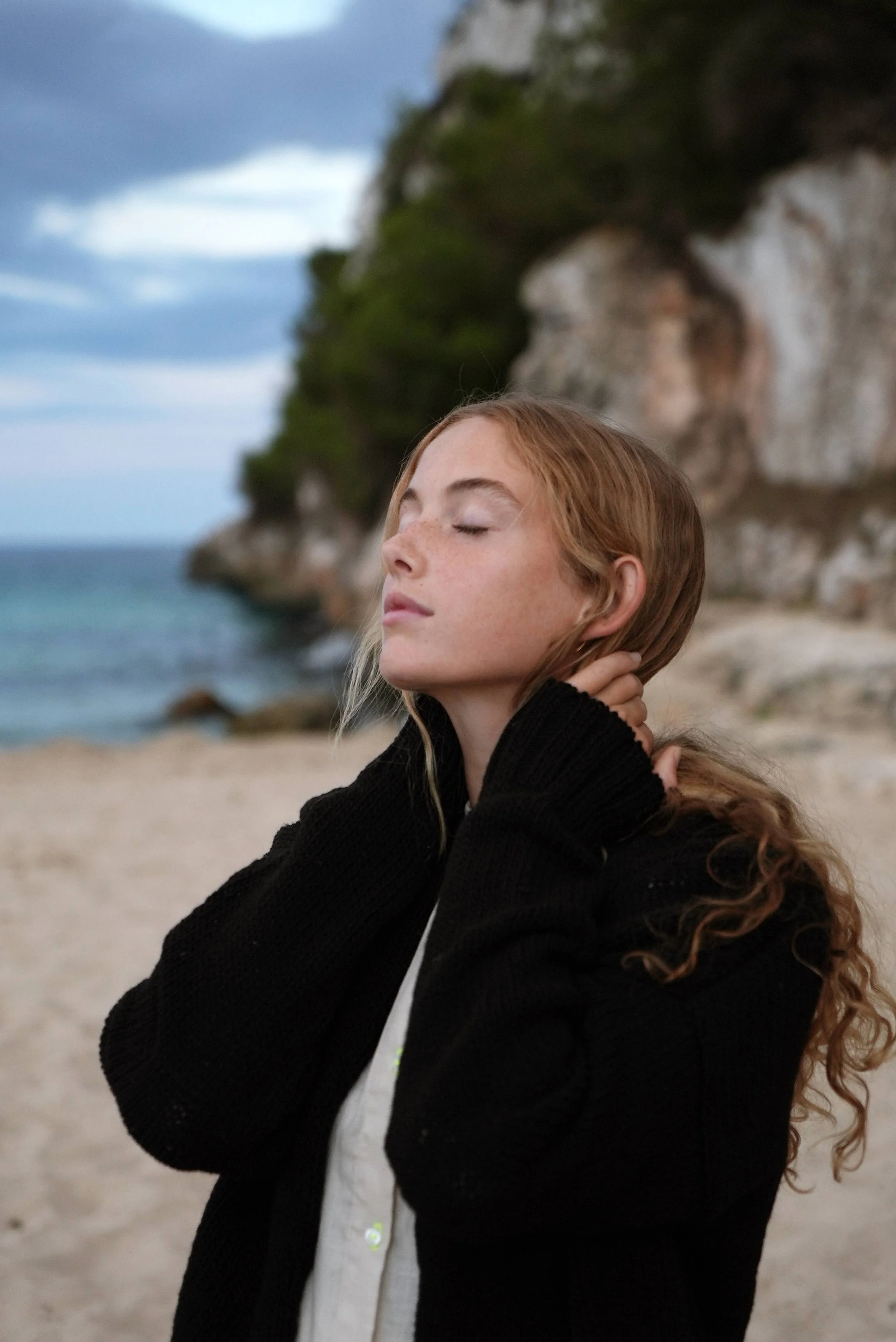 Cardigan black 1 by Catalina Bover.JPG