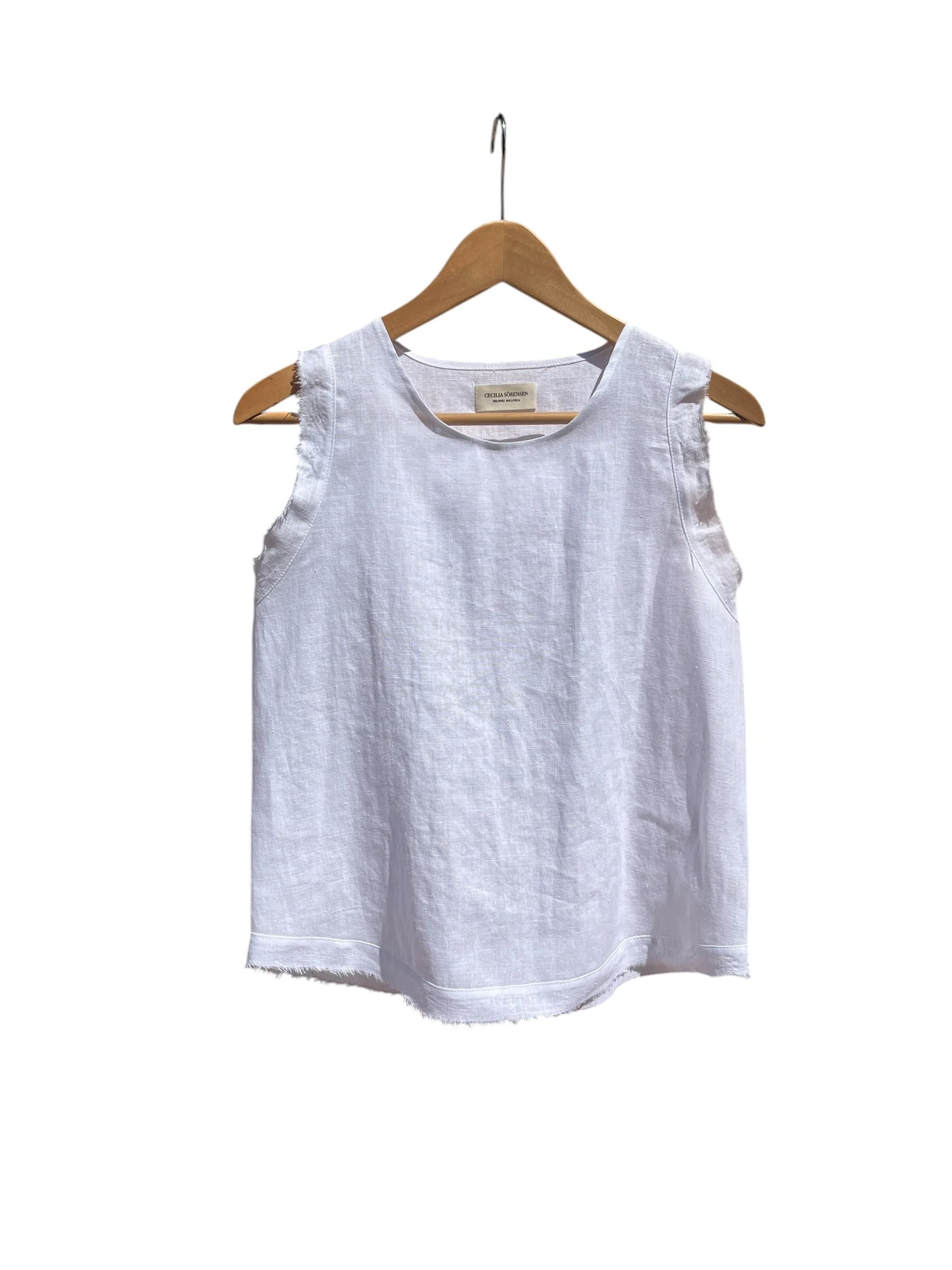 202_white_1_CECILIA_SORENSEN_CARDÓ_tank_gots_certified_organic_linen.jpeg