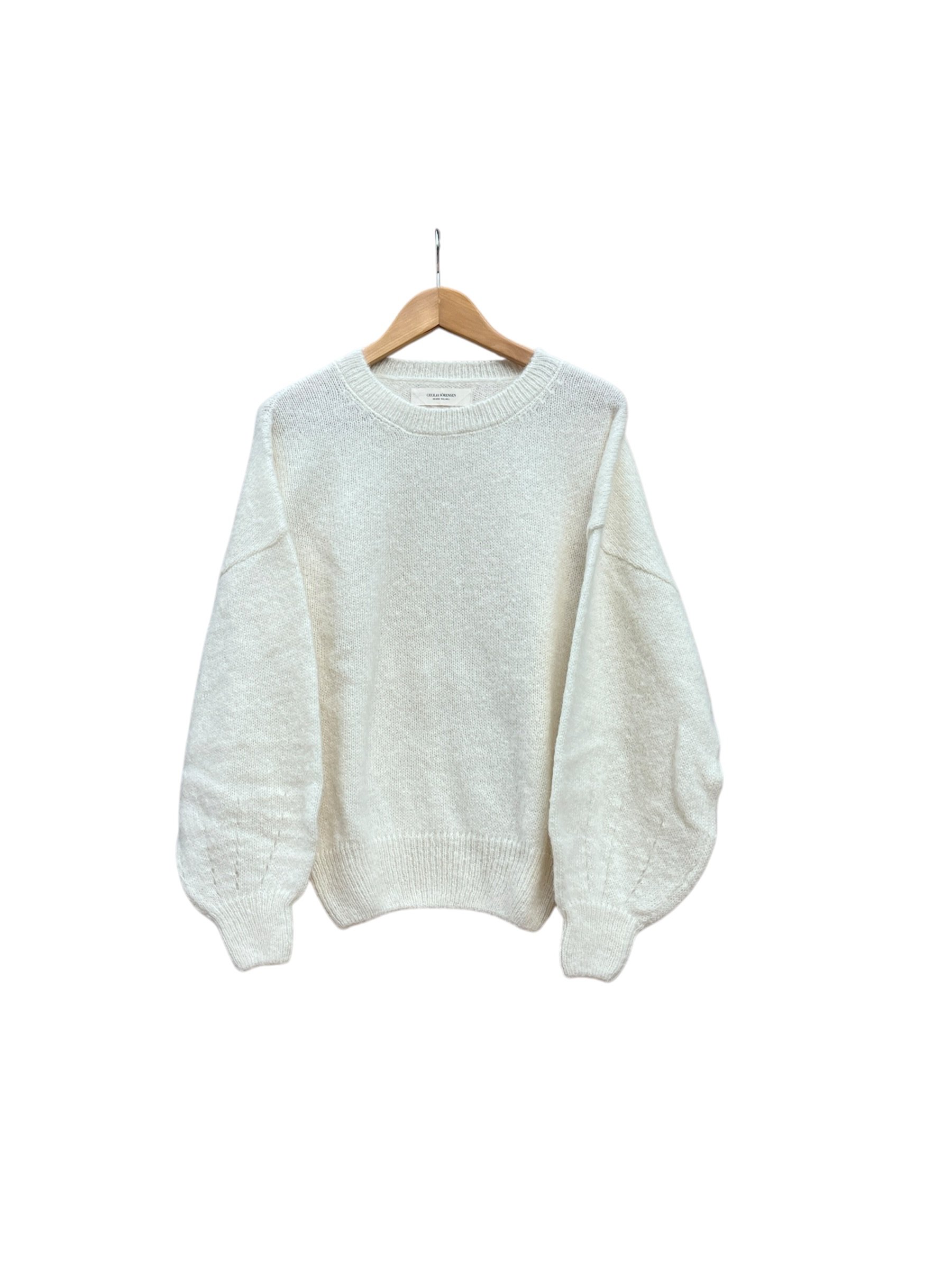 920_white_1_CECILIA_SORENSEN_natural_wool.jpg
