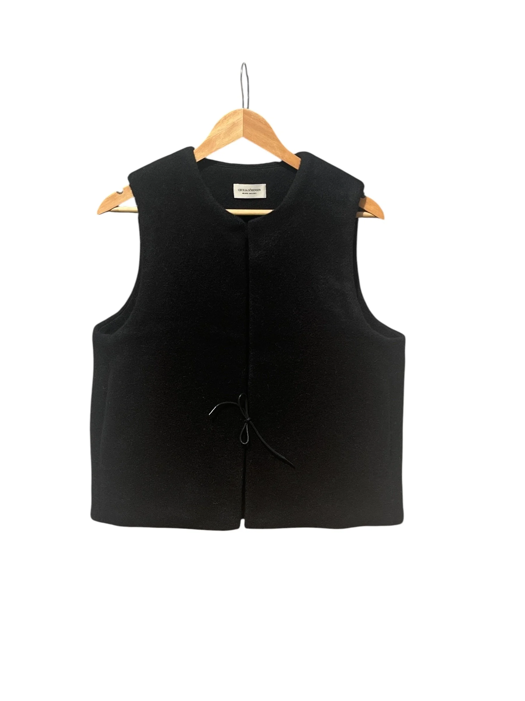 312_black_CECILIASORENSEN_SABÓ_vest_pure_wool.jpeg