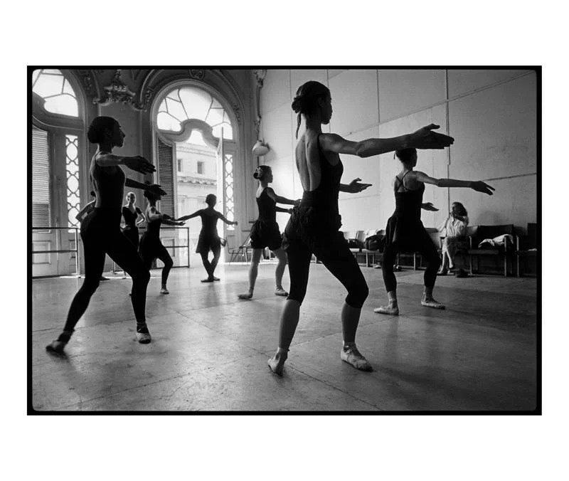 Elizabeth Gomez and Group. Ballet National