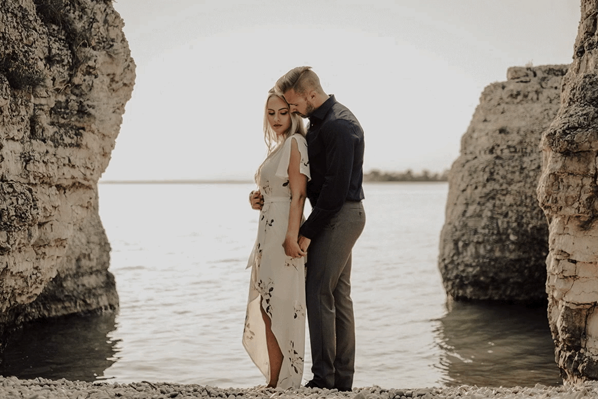0008-steep-rock-manitoba-engagement-photos.gif