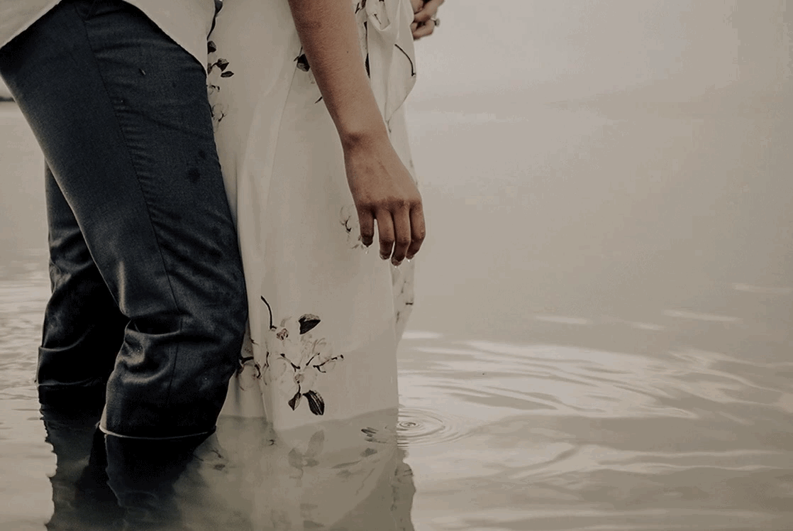 0034-steep-rock-manitoba-engagement-photos.gif