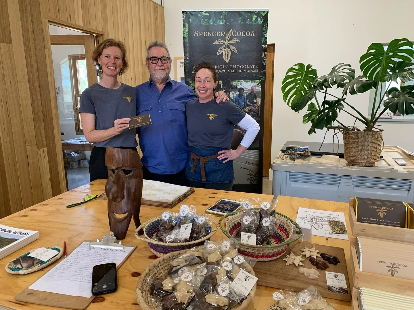 We had the delight and honour of legendary musician and Australian story teller John Williamson drop in for a visit, with long time friend Drew Stein @robertsteinwinery 
@johnwilliamsonmusic 
His beautiful (and entertaining) songs filled the wrapping