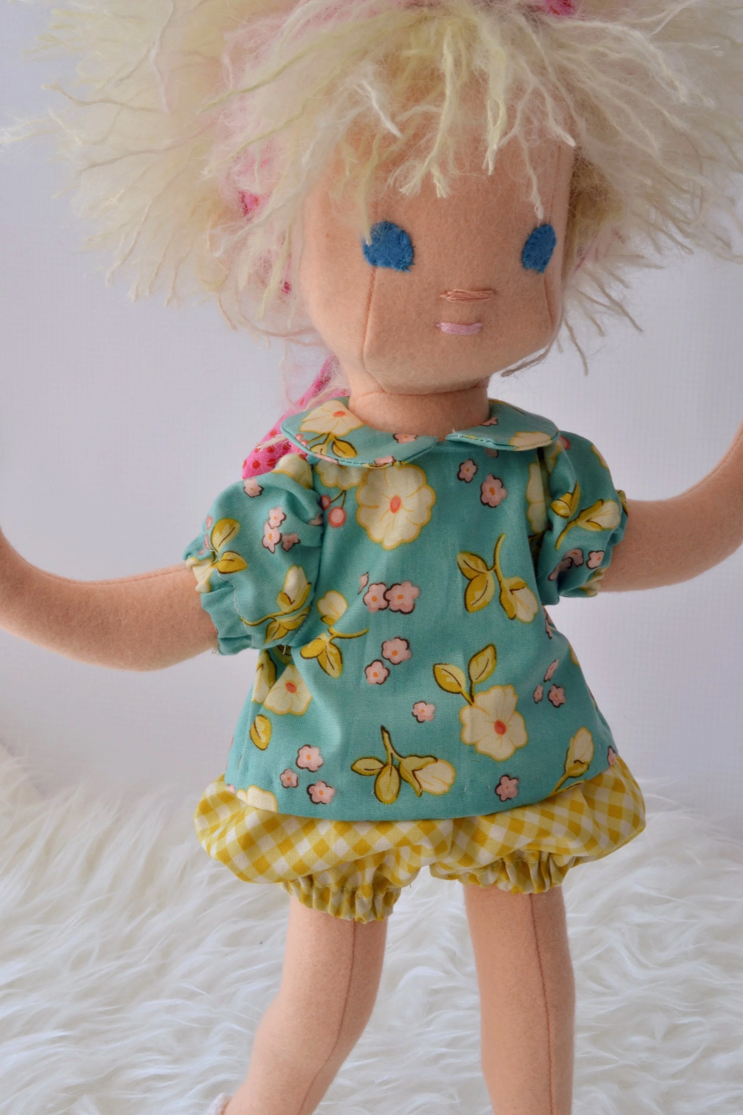 Cuddly Egg gets some clothes — Phoebe&Egg
