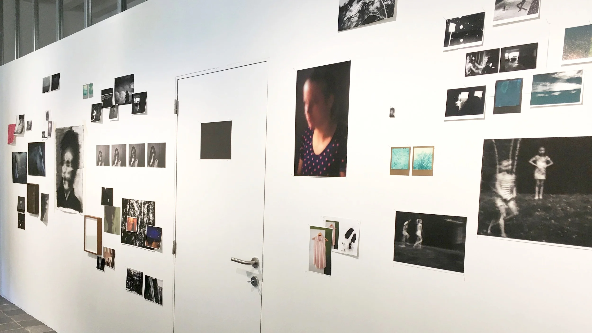 Het project "Weight/Carry" tentoongesteld als "work in progress" in een combinatie van verschillende media en technieken.
