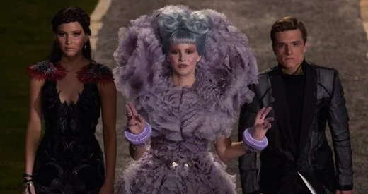 katniss-effie-peeta-catching-fire.jpg