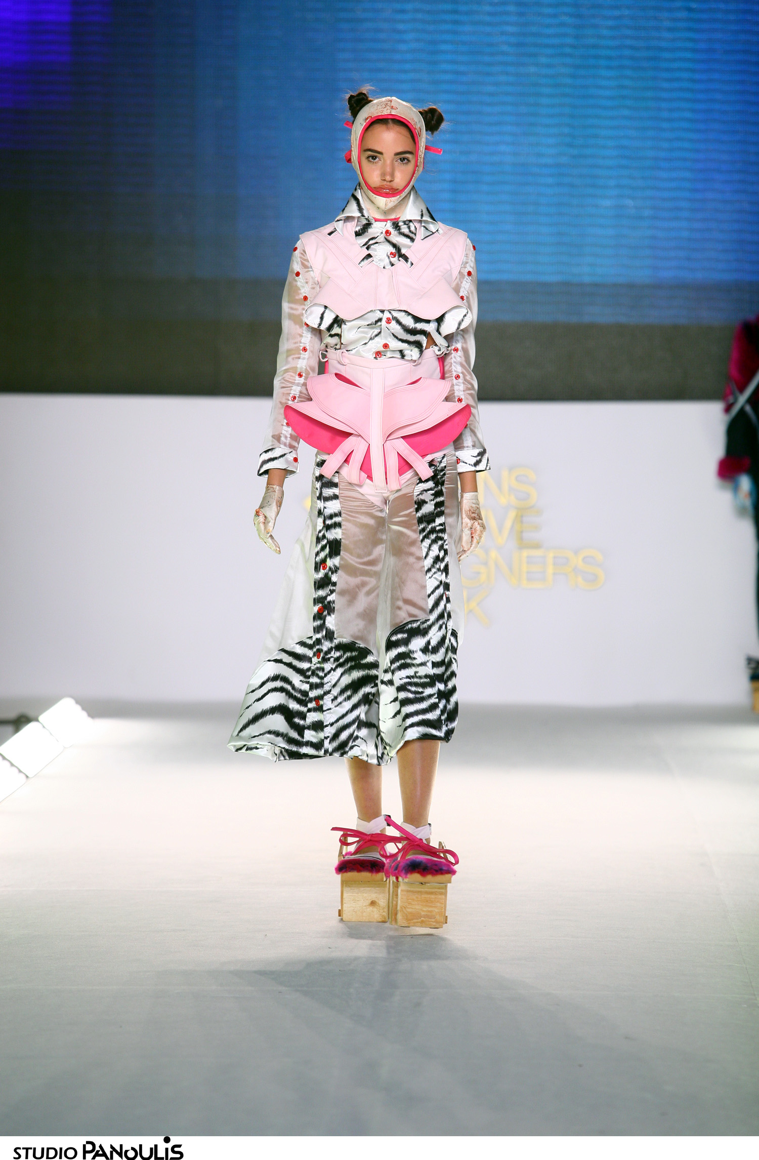 CATWALK/ NIKOLAOS TSIRONIS