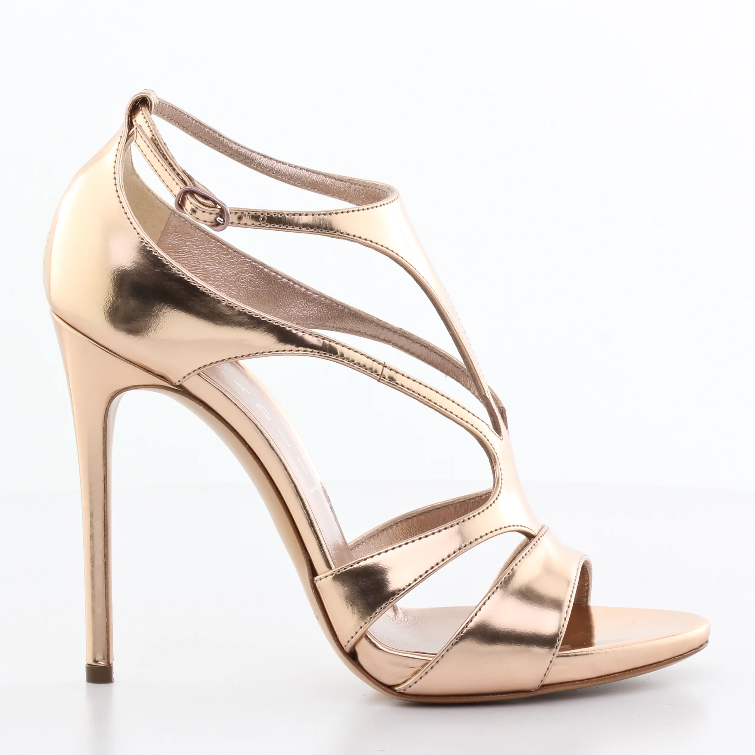 Άκρως θηλυκές οι νέες αφίξεις των καταστημάτων Καλογήρου