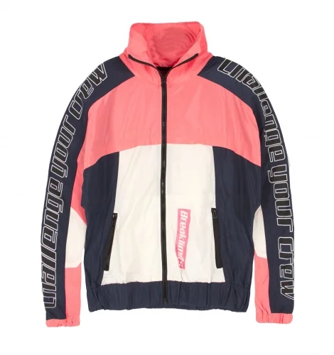 Η BERSHKA λανσάρει την νέα σειρά ‘START MOVING’ 