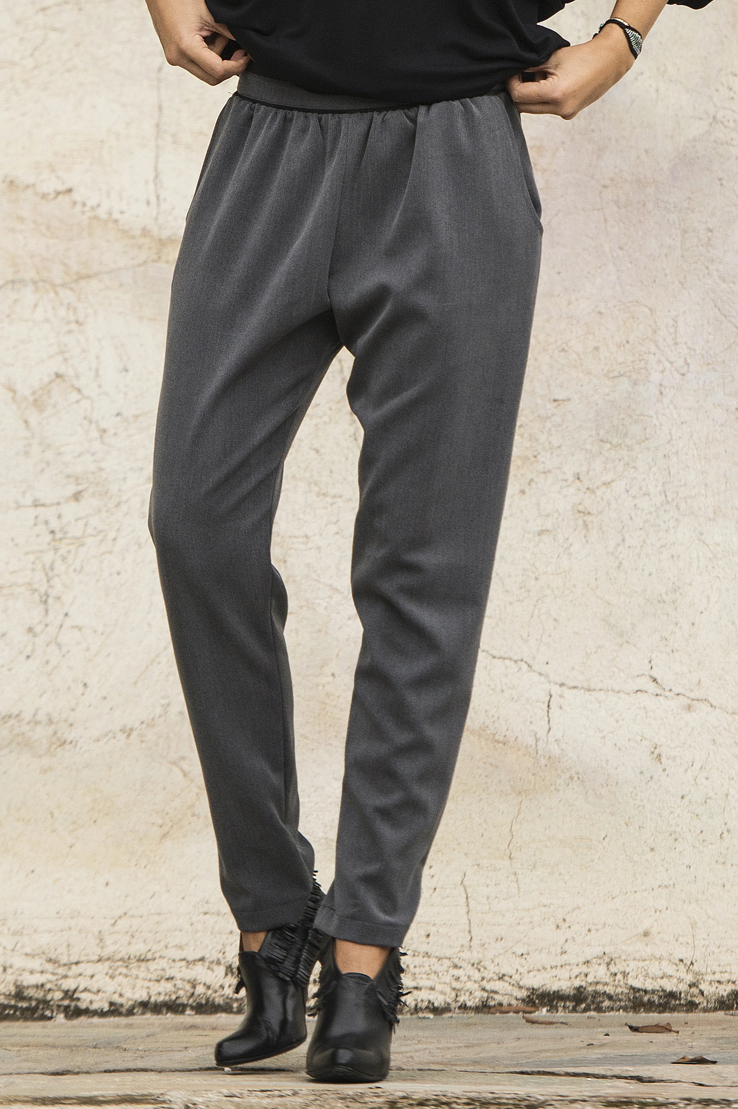 TR01  TROUSERS GREY 2.jpg