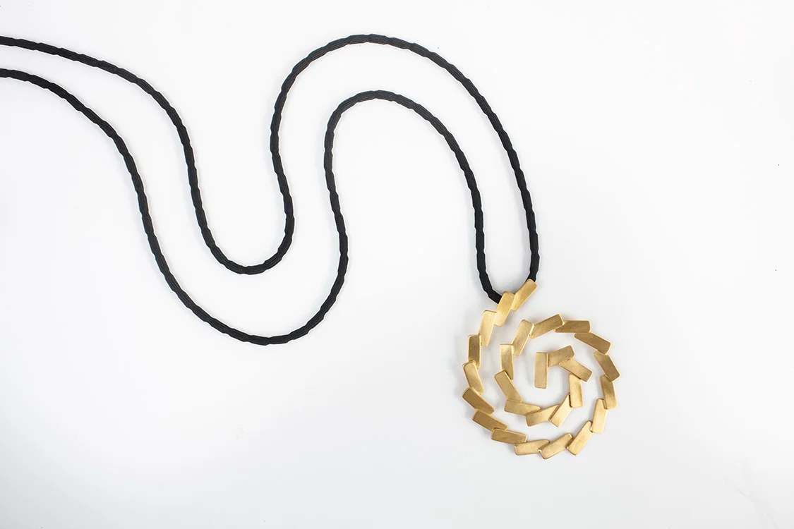 Η Δάφνη Βαλέντε θα παρουσιάσει την συλλογή ‘Hellenic Fragments’  στην έκθεση "A Jewel made in Greece"