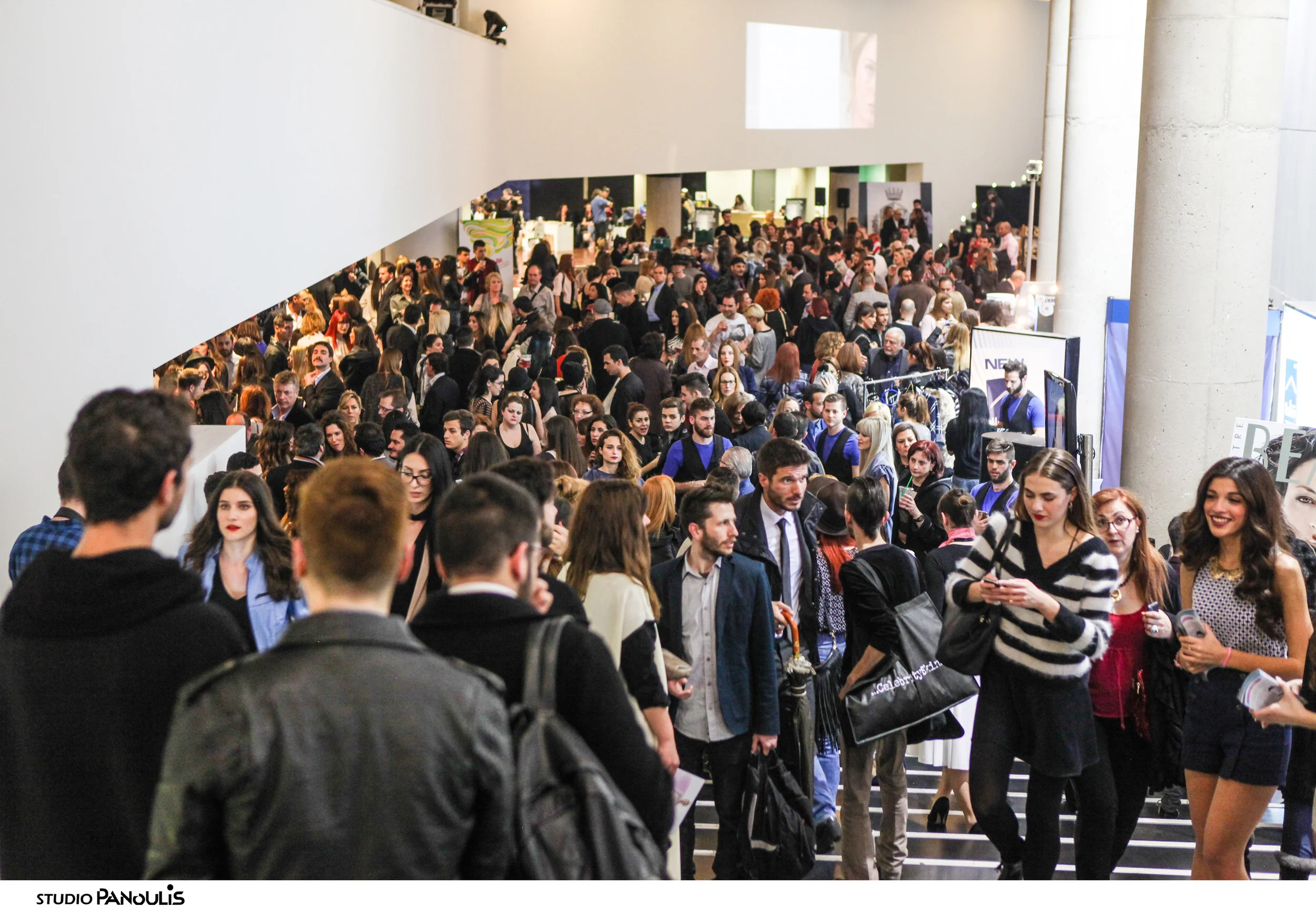 17η AXDW -  Μοναδικές δημιουργίες από 31 Έλληνες σχεδιαστές και διεθνή fashion brands, 3 νικητές στα New Designers Awards και λαμπερές παρουσίες