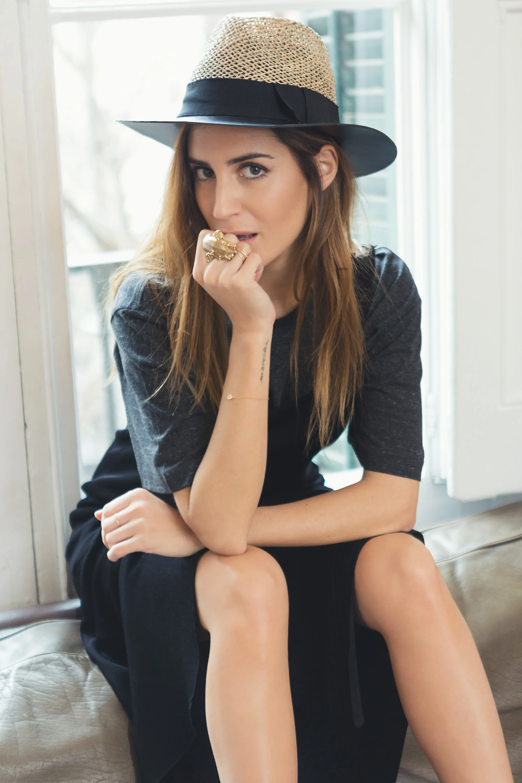 Η blogger Gala González είναι η εικόνα του Ethnic lookbook της Uterqüe για την άνοιξη-καλοκαίρι 2015