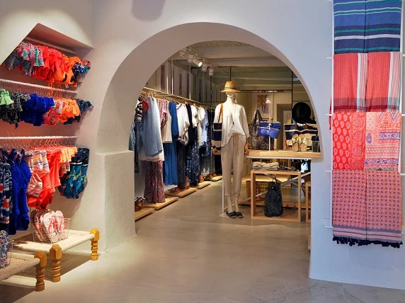 Η OYSHO άνοιξε νέο κατάστημα στη Μύκονο 