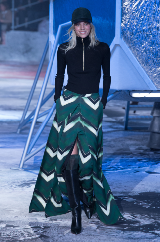 Σπορ φουτουρισμός και λάμψη αστεριών από την H&M Studio για τη σεζόν Φθινόπωρο/Χειμώνας 2015