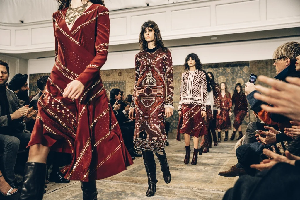 Το μαγικό fashion show του brand Tory Burch για το Φθινόπωρο/Χειμώνα 2015/16 