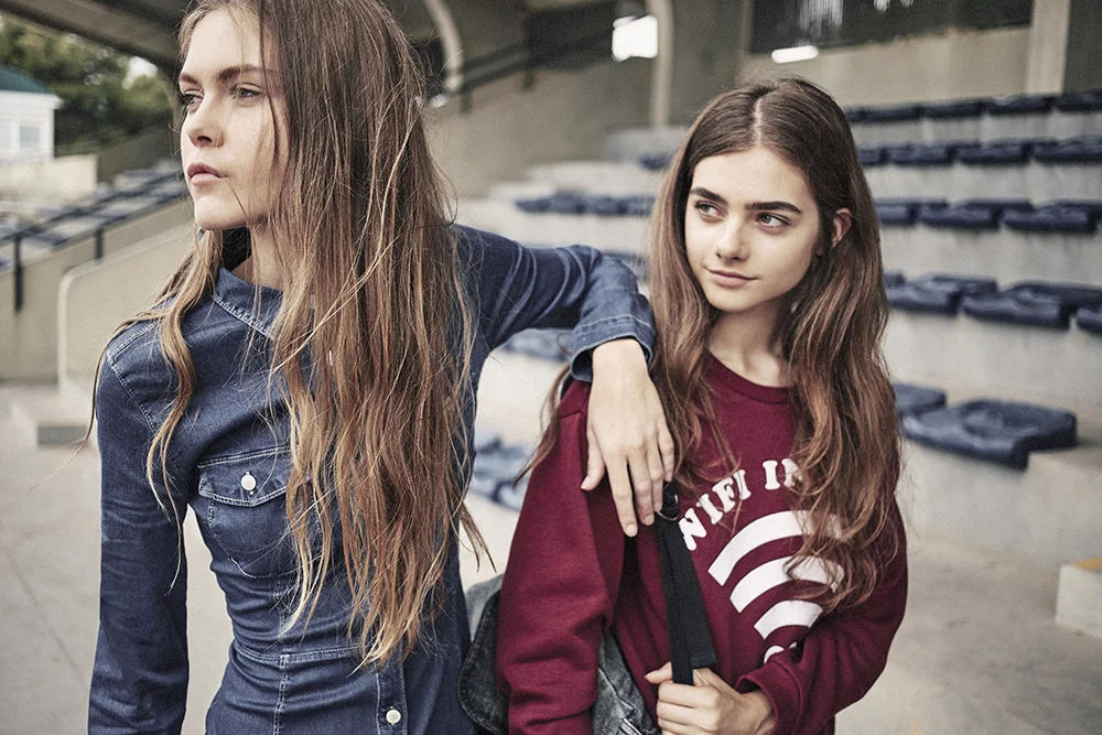 ‘BACK TO SCHOOL’ με εκπληκτικά looks από την BERSHKA εμπνευσμένα από τα 90’s