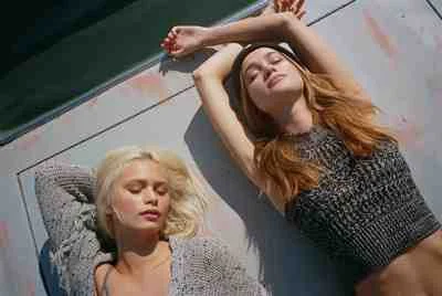 Η Pull&Bear ανανεώνει τη συλλογή «Pacific girls», την πιο νεανική κολεξιόν της, εμπνευσμένη από τους χειμώνες στις ακτές της Καλιφόρνια