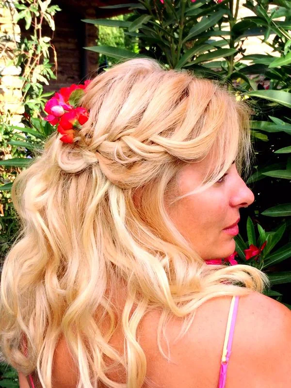 Το ρομαντικό & stylish hairstyle της λαμπερής Ελένης Μενεγάκη στην βάφτιση της μικρής Μαρίνας!