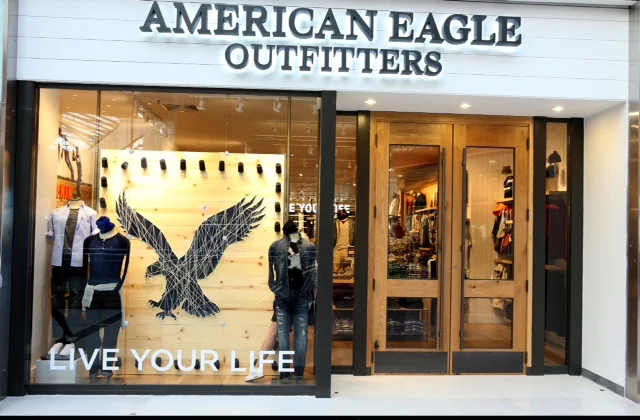 Το 1ο American Eagle Outfitters (ΑΕΟ) άνοιξε στην Ελλάδα κερδίζοντας τις καρδιές μας!