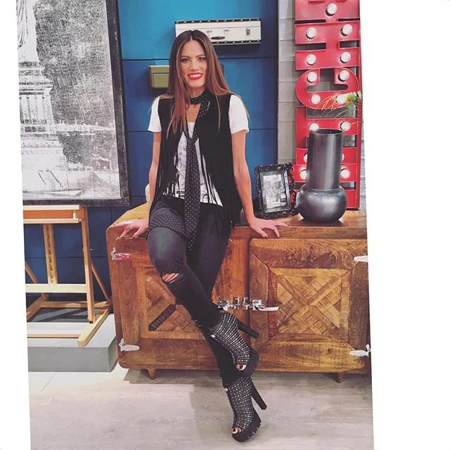 Το casual rock look της Μαίρης Συνατσάκη που ενυπωσίασε!