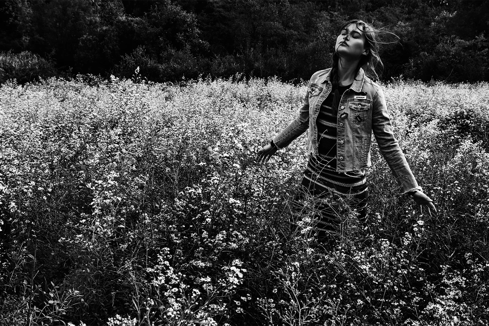Stradivarius_Chloe_in_the_woods (5).jpg