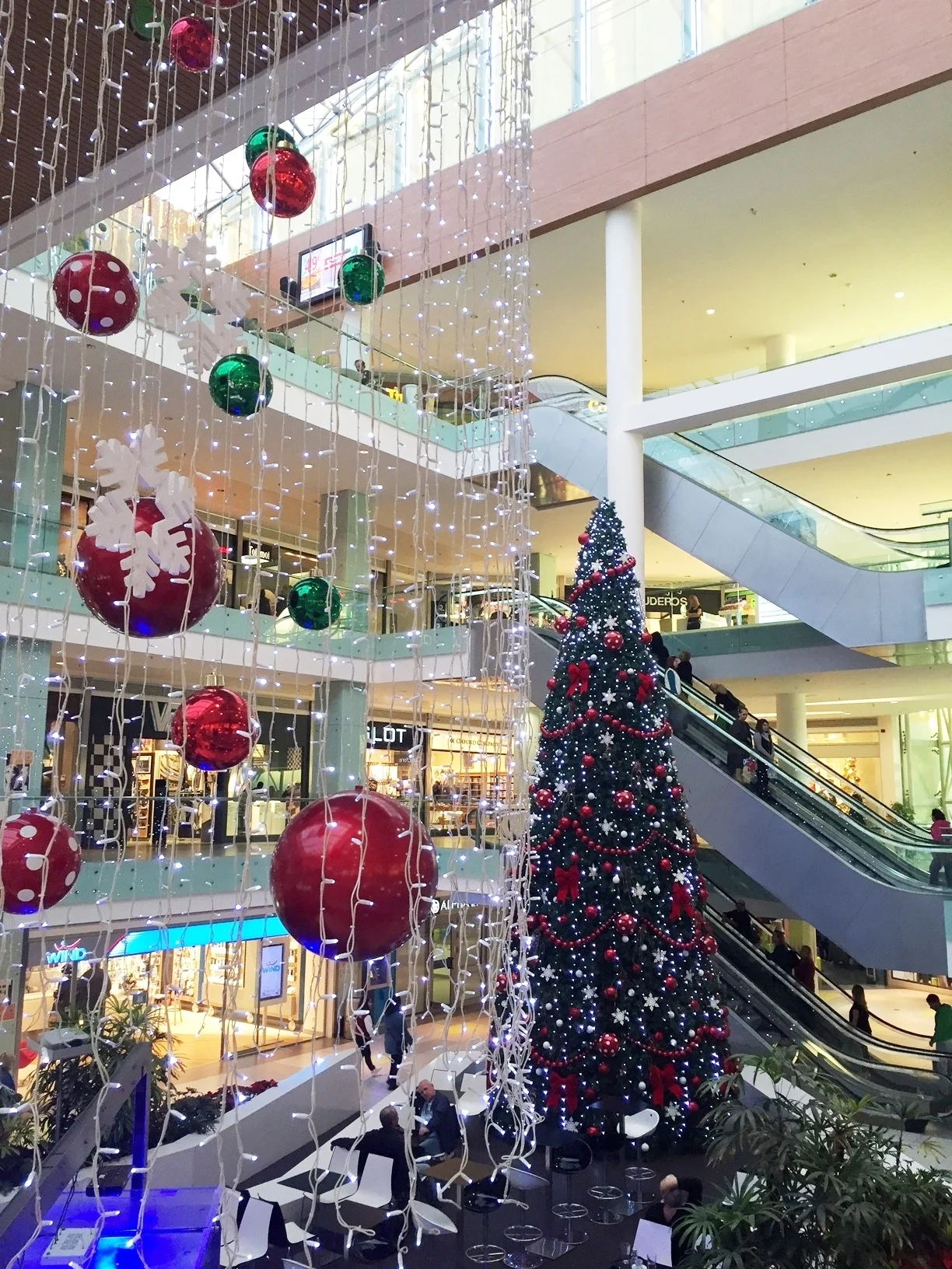 Το Athens Metro Mall στο Ρυθμό των Χριστουγέννων με πολλή μουσική, συλλεκτικά δώρα και άφθονη διασκέδαση για όλη την οικογένεια! 