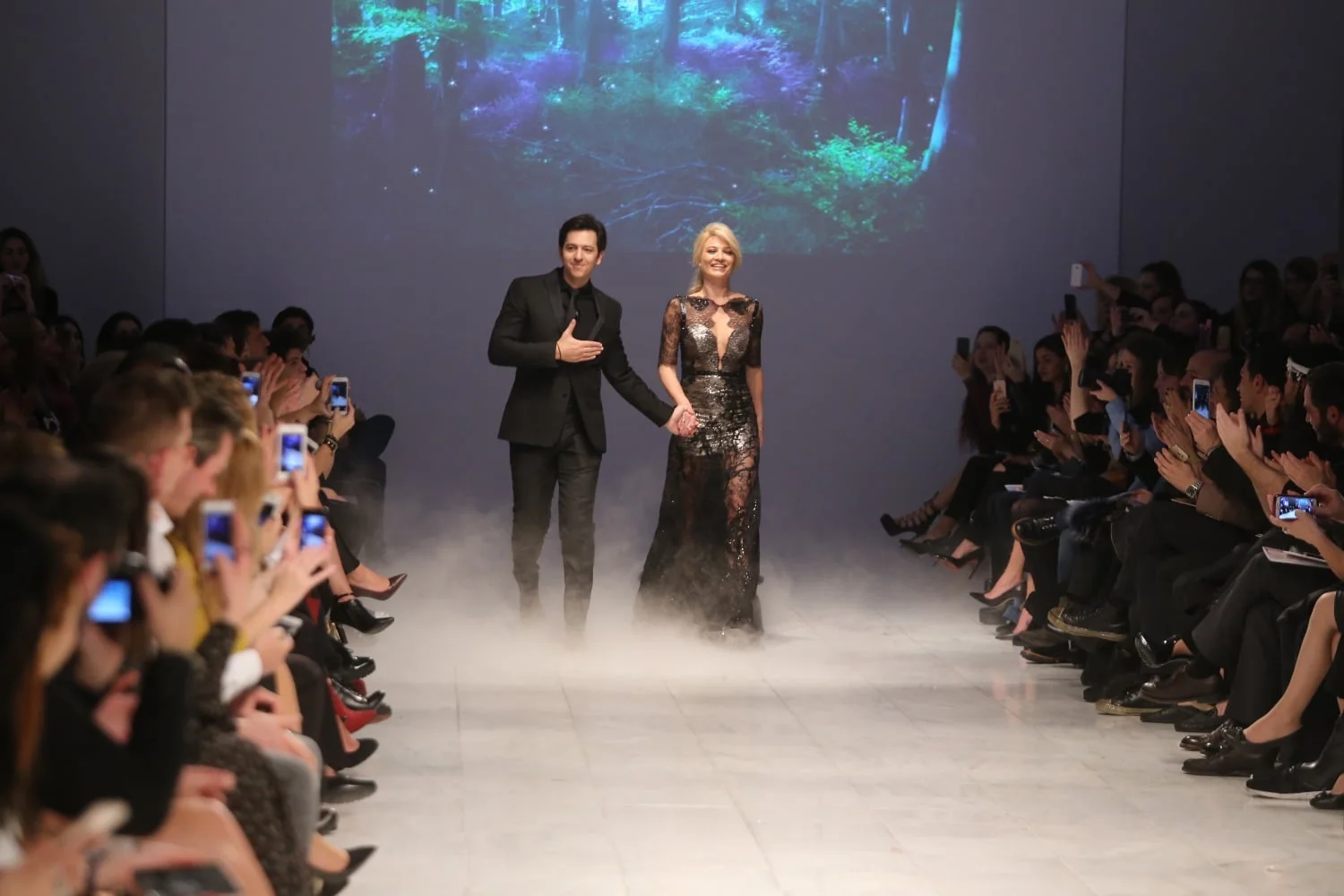 Ο ταλαντούχος σχεδιαστής Stylianos παρουσίασε την νέα collection “The Roots Within” για το 2016 στην Bridal Fashion Week με εντυπωσιακό φινάλε από την Φαίη Σκορδά