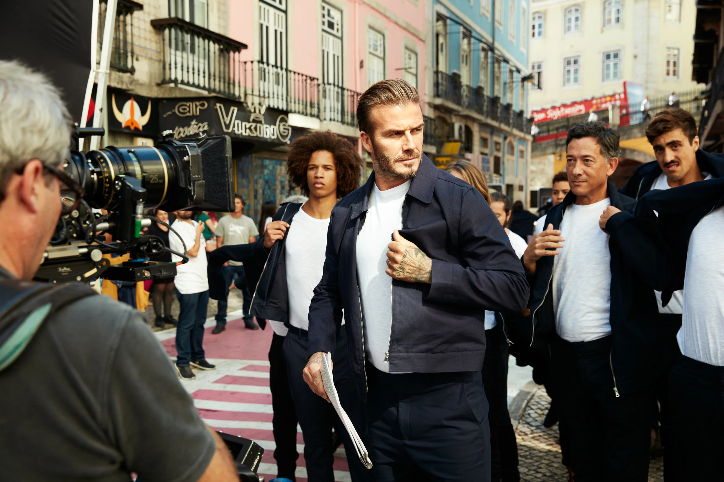 O David Beckham στη νέα καμπάνια Modern Essentials για την Η&Μ 