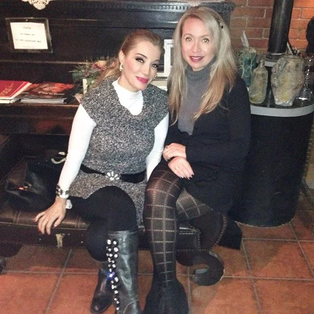 About last night..with my beloved & gorgeous @dorara_hahlakis!❤️ Παρακολουθήσαμε την καταπληκτική παράσταση "Χιονοπόλεμος"...