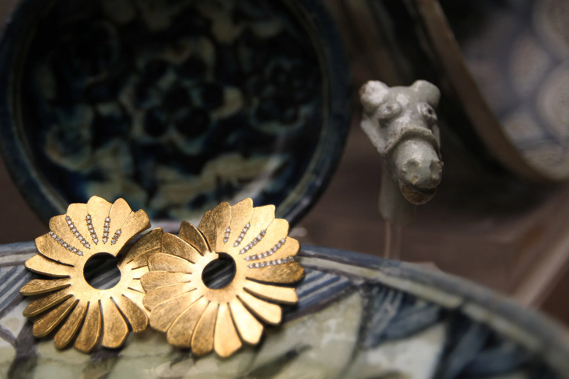 Η συλλογή κοσμημάτων “NOUR” της Έλενας Σύρακα ταξιδεύει στην Ανατολή 