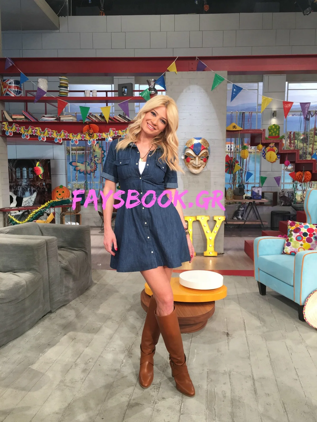 Denim girly look από την λαμπερή Φαίη Σκορδά! 