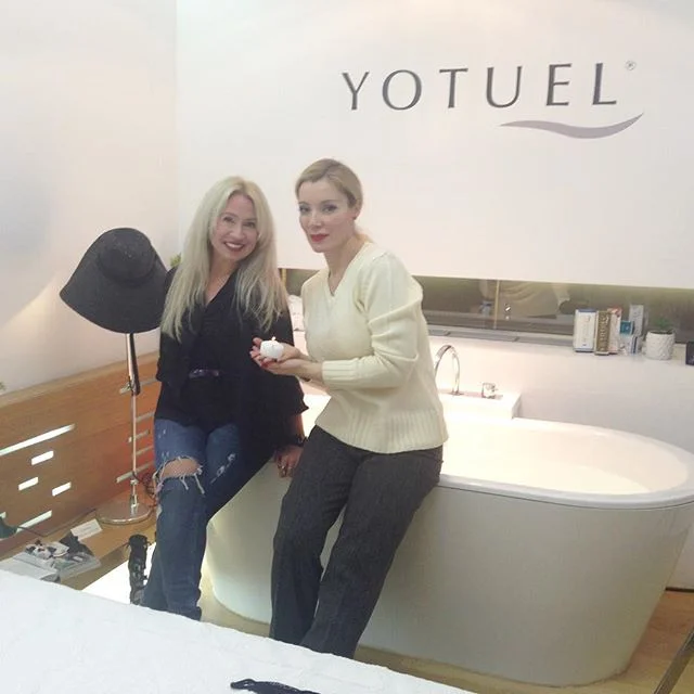 With my bestie @dorara_hahlakis at #special decorated #suite of @yotuel_greece during #thefashionroomservice #frsxxl by @ozon_mag!! 