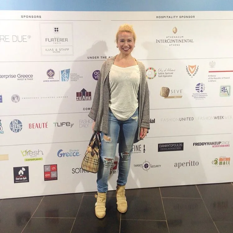 #Ripped #skinny #jeans for s #casual #look @ #axdw19! #ripped skinnypants#rippedskinnyjeans#denim#denimlook#axdw#ootd#style#blogger#vickysstylecom#mylook#streetstyle#lookoftheday#fashion