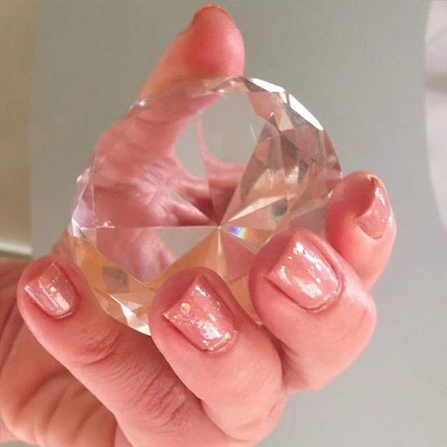 #Sparkling #pink #nail #polish 💎 #sparklingpink#nailpolish#mynails#soarklingnails#color#instanails#styling#styleblogger#vickysstylecom#fashionista#fashionblogger#fashion#instastyle#look