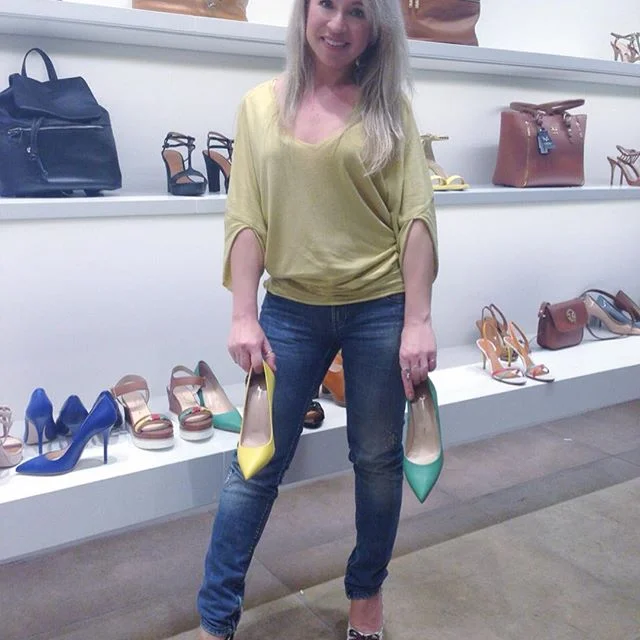 #Yellow or #Green #pumps? Τι λέτε?  #flagship#store#mourtzi#mourtzi_shoes#shoes#davlaspr#mirror#selfie#instastyle#style#blogger#vickysstylecom#look#ootd#lifestyle#fashion#event#fashionista