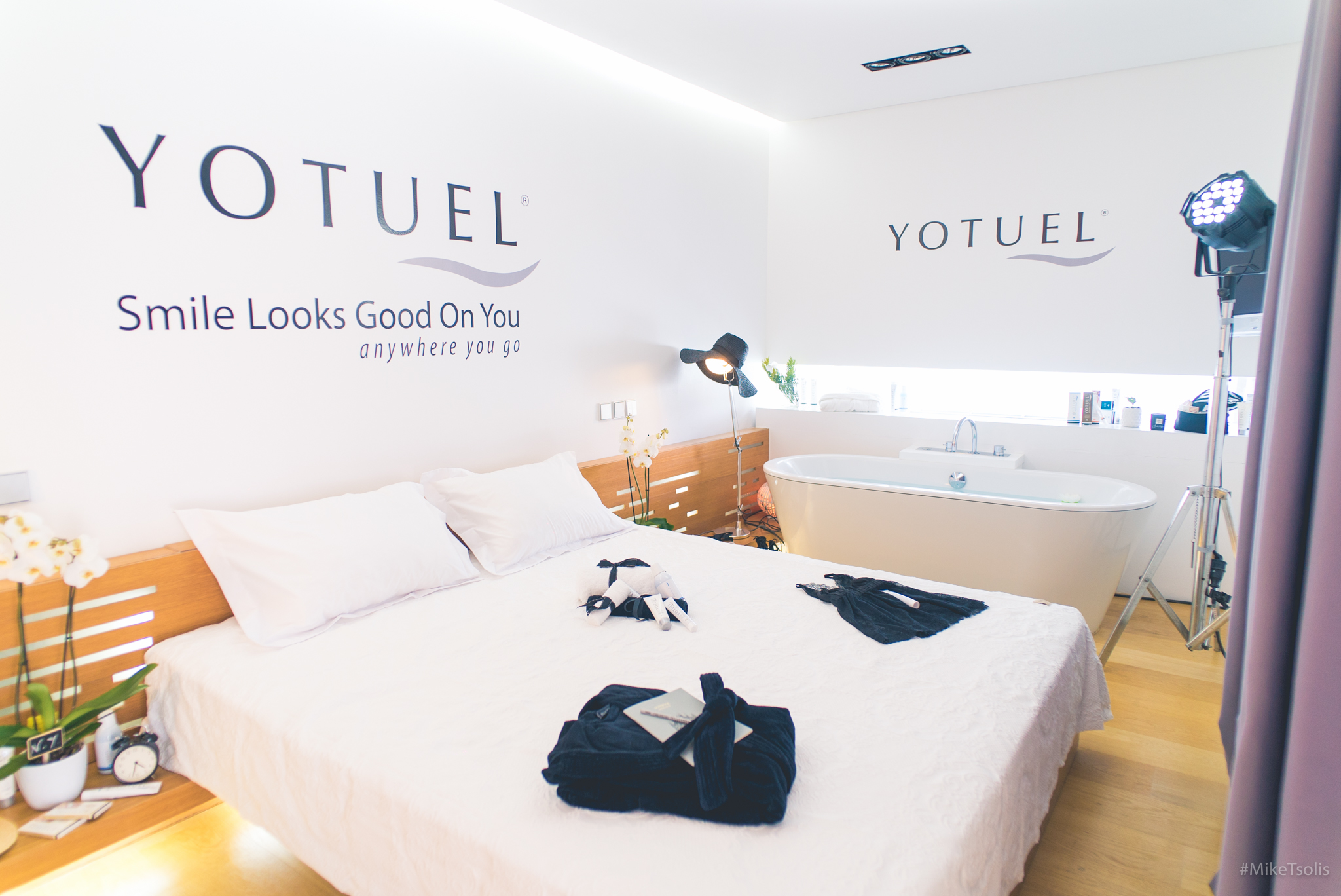 Αστραφτερά YOTUEL χαμόγελα στο ”The Fashion Room Service XXL Edition”  